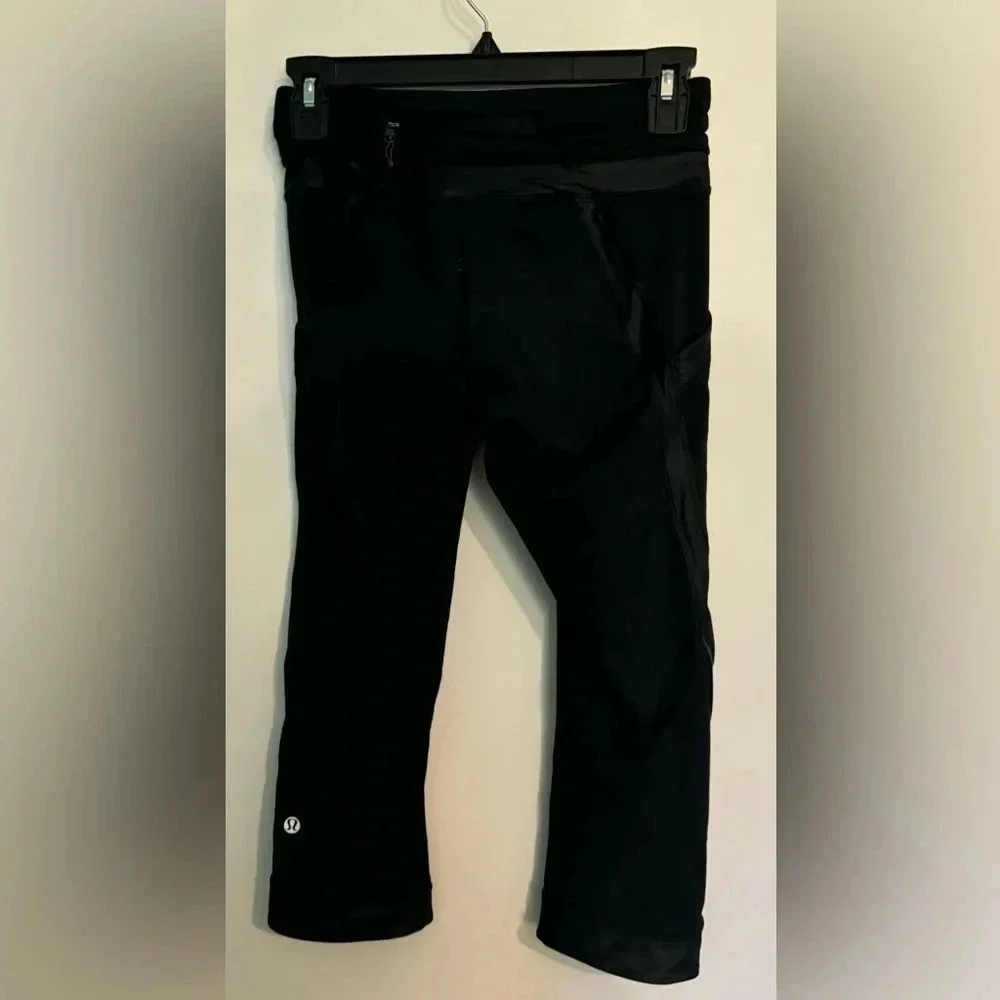 Lululemon Womens‎ Sz 4 Run Chase Me II Crops Black Leggings Capri mesh accents